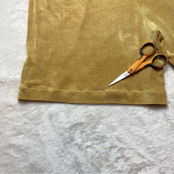 BCBG Paris Knits Vintage Gold Tone Shimmering Pull On Shorts - Picture 5 of 8